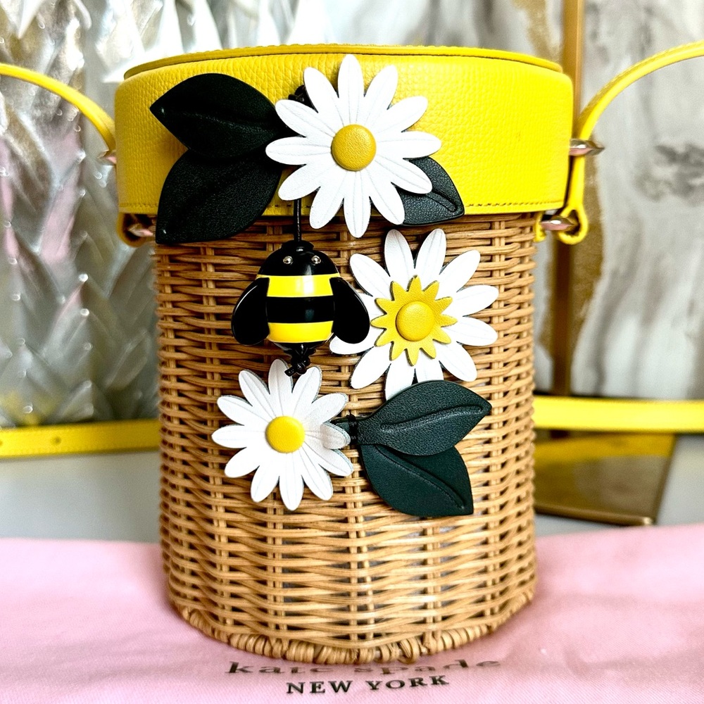 EUC Kate Spade Wicker Buzz Honey Pot Crossbody with Dust Bag
